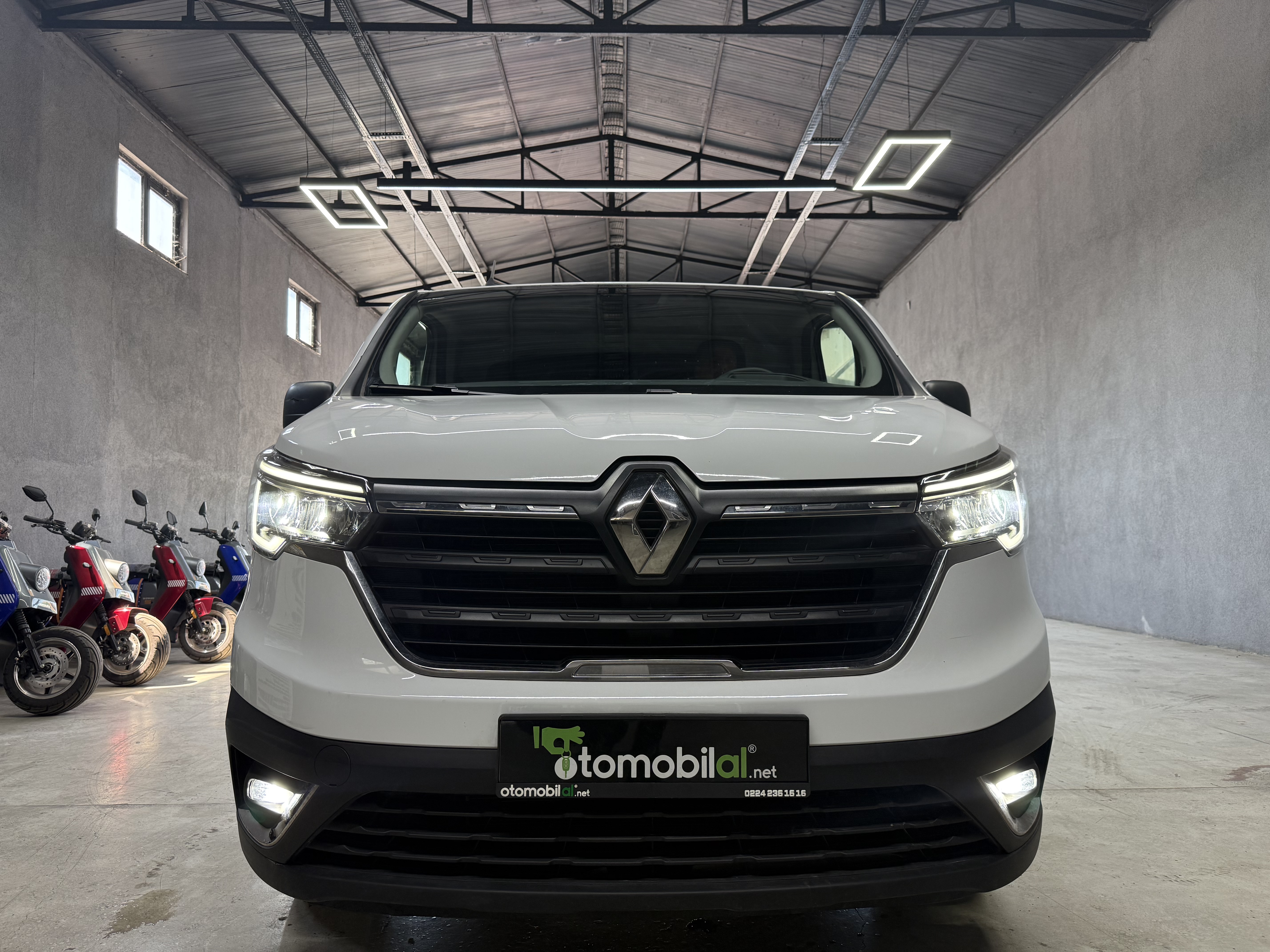 2023 RENAULT TRAFİC FUL SERVİS BAKIMLI 